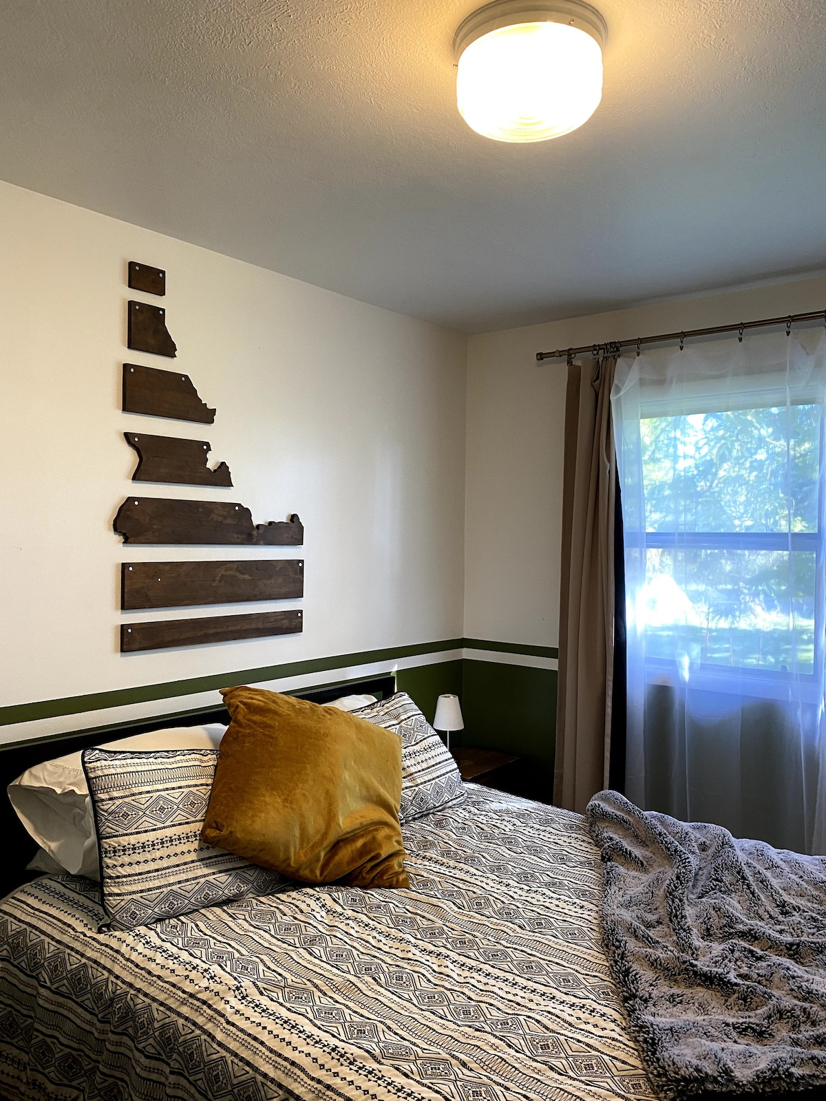 MCM House of Trees Guest Room