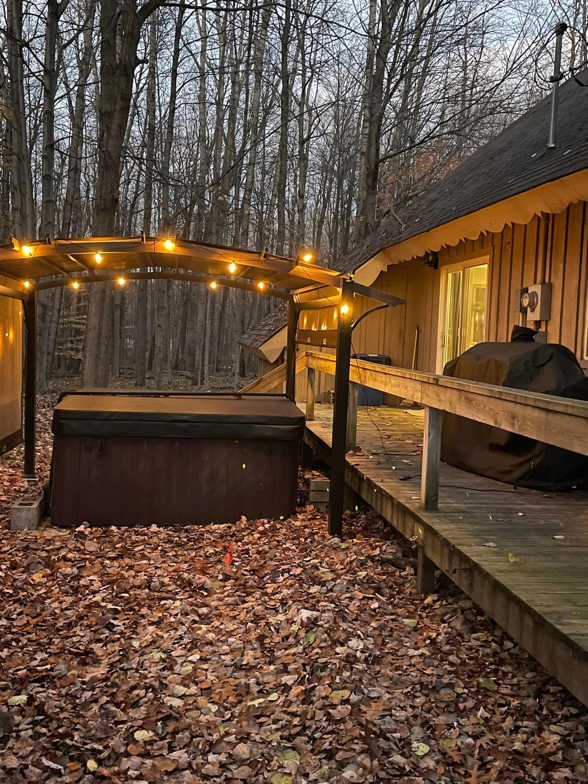 Rustic Chalet Retreat w/ Hot Tub