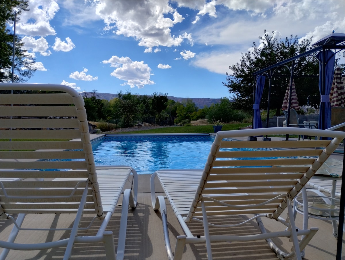 Patio Pool Home - Views of CO National Monument