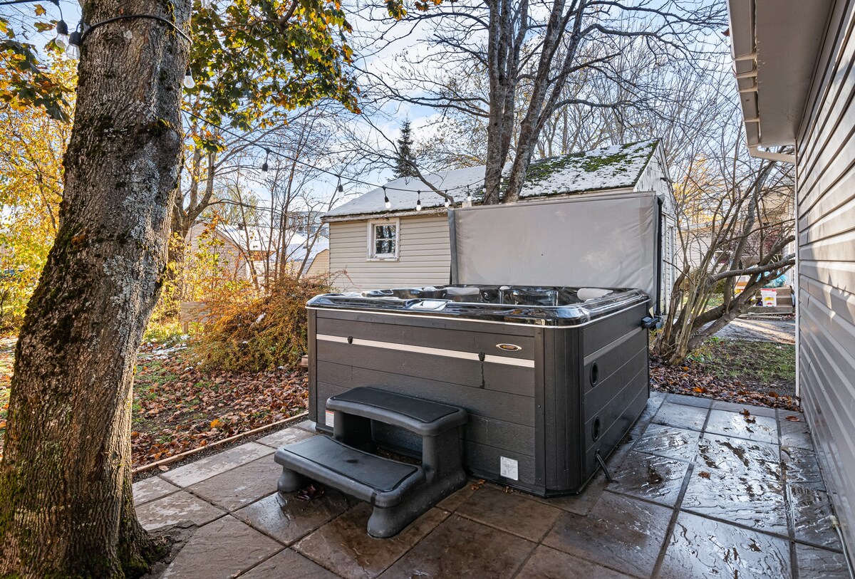 Modern & Central + Hot tub