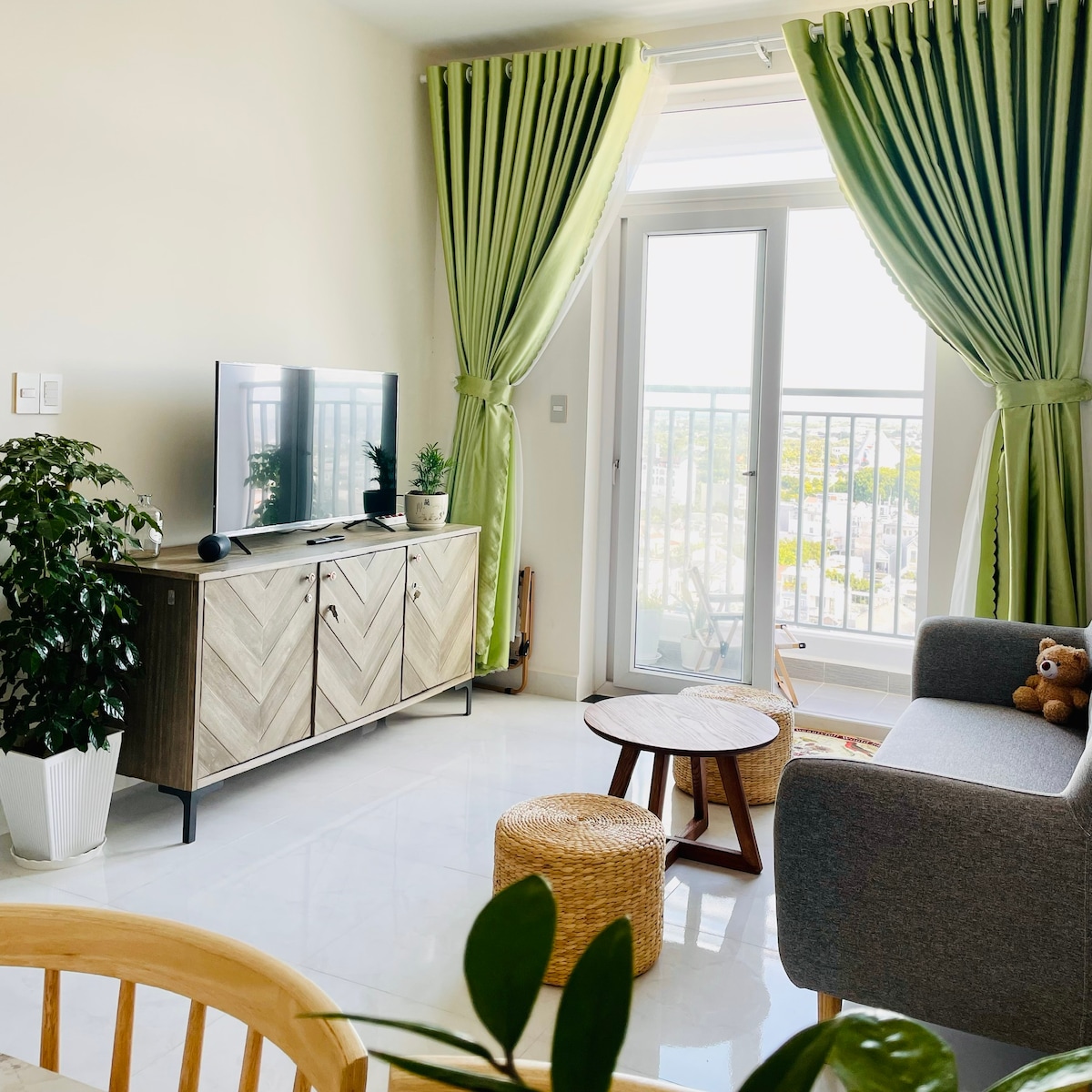 Mayhome: 2BR, city view, 3km to beach