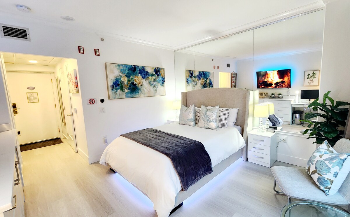 Luxury Modern Suite at Executive Hotel Le Soleil