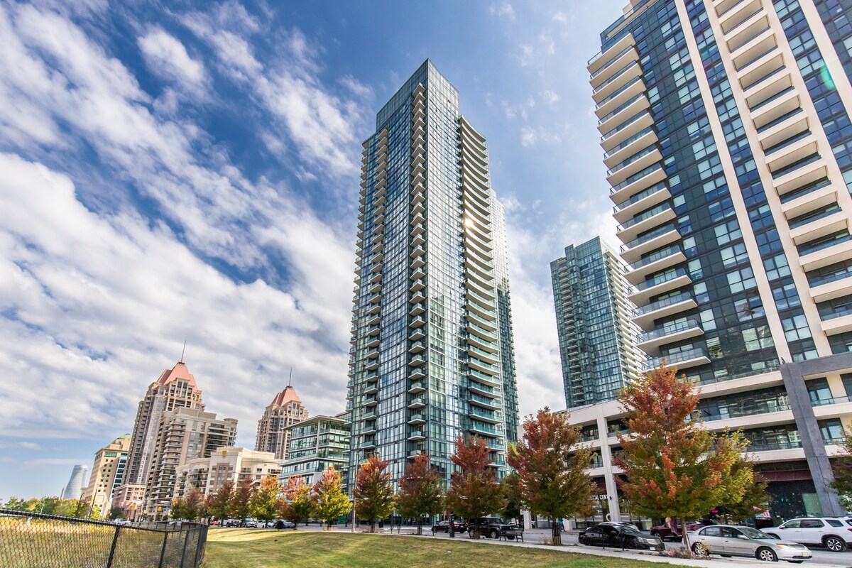 Luxury Condo Downtown Square One