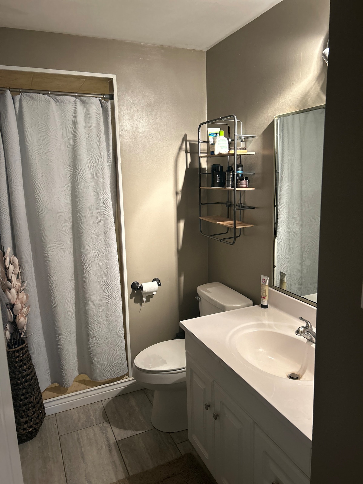 Private Bedroom, Living area & Bathroom :Ingersoll