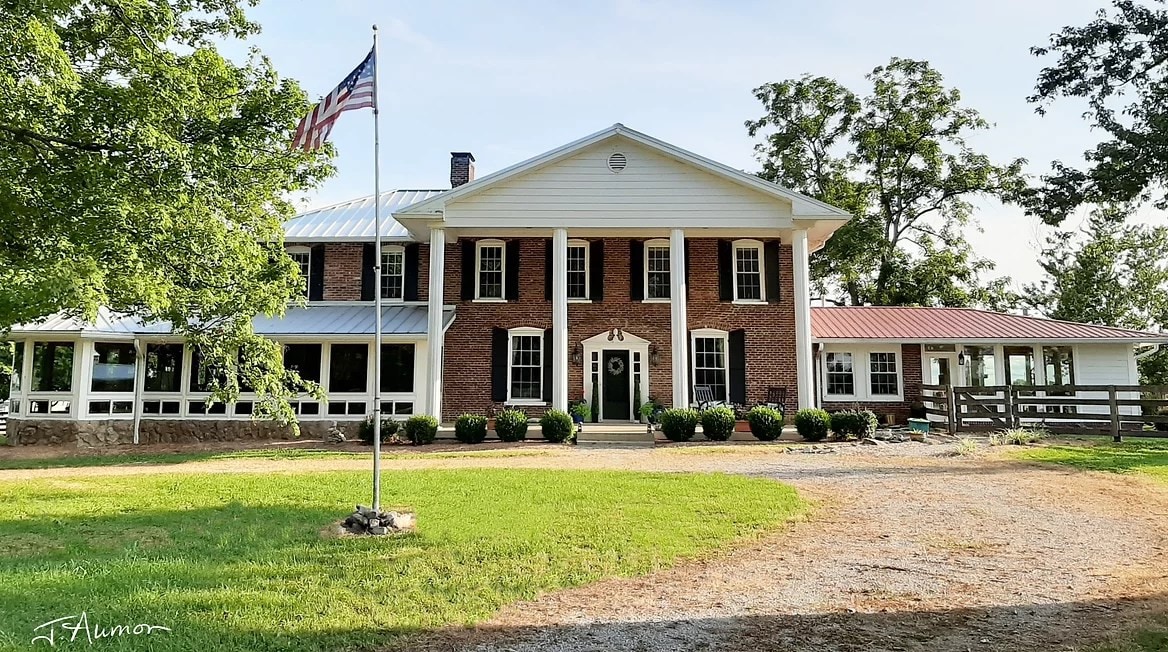 1860 Historic Cerulean Farm in KY Bourbon Country!