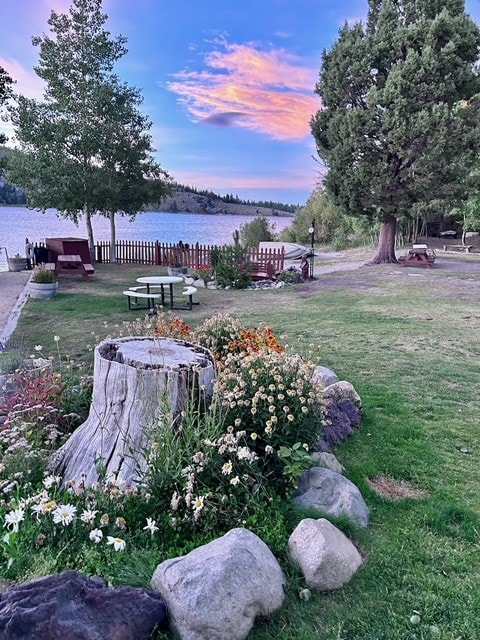 Gorgeous 2bd Cabin ON JUNE LAKE!