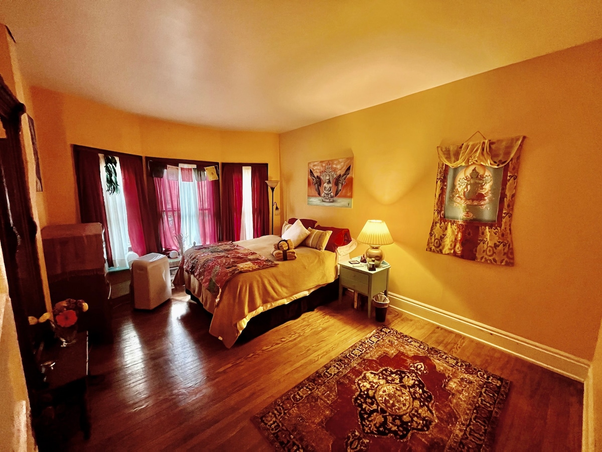 Historical, Luxury Suite in Victorian B&B