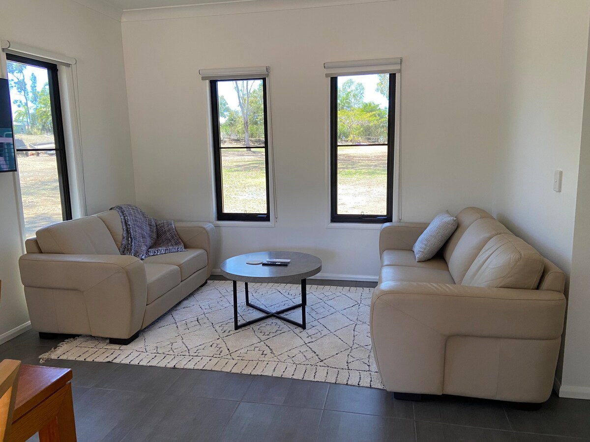 Two Bedroom Deluxe Cabin Yeppoon