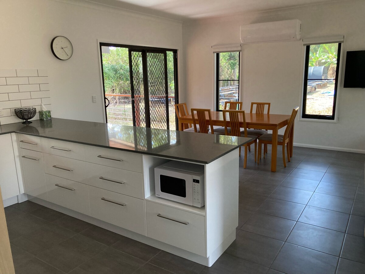 Two Bedroom Deluxe Cabin Yeppoon