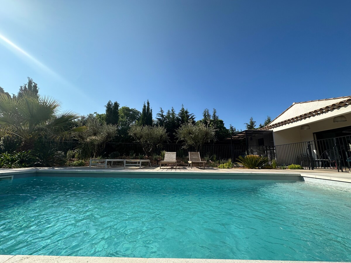 普罗旺斯艾克斯别墅（ Villa Aix-en-Provence ） 11人，带泳