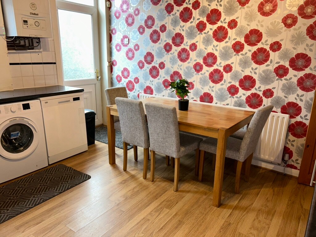 Homely 3 Bed House Halifax