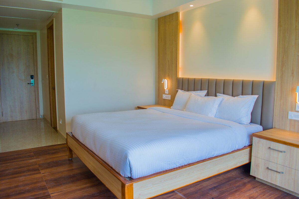 Deluxe Room, Mystique Mayong