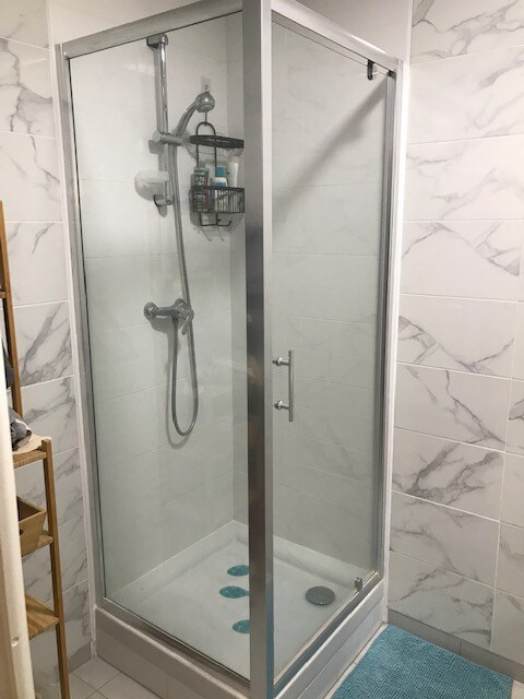 Chambre  avec salle de bain/WC et jardin/terrasse