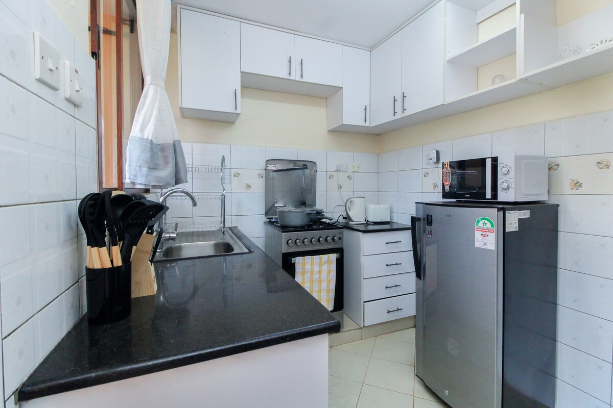 Spacious apartment close to the most popular malls