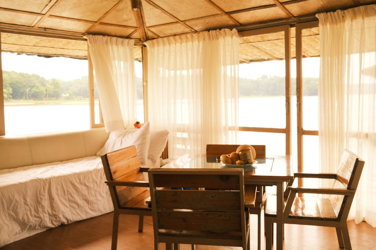 Floating House in Lake Caliraya