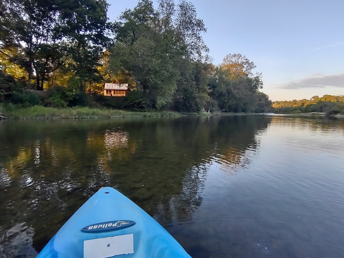 Caddo River Shack - with Kayaks!