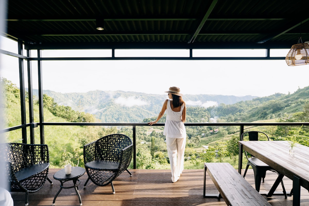 Grey Rock Mountain Cabin w/ Jacuzzi 1 Molave