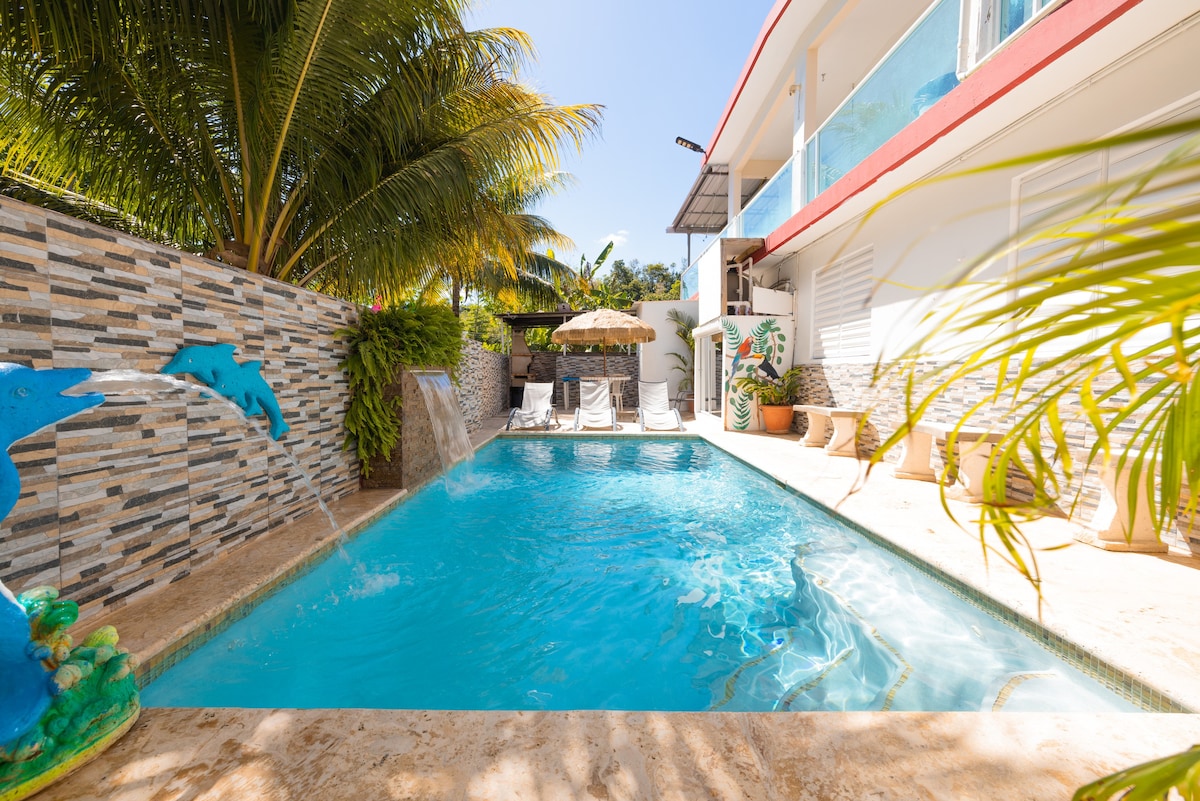 可供20位房客入住的度假屋，带2个私人泳池