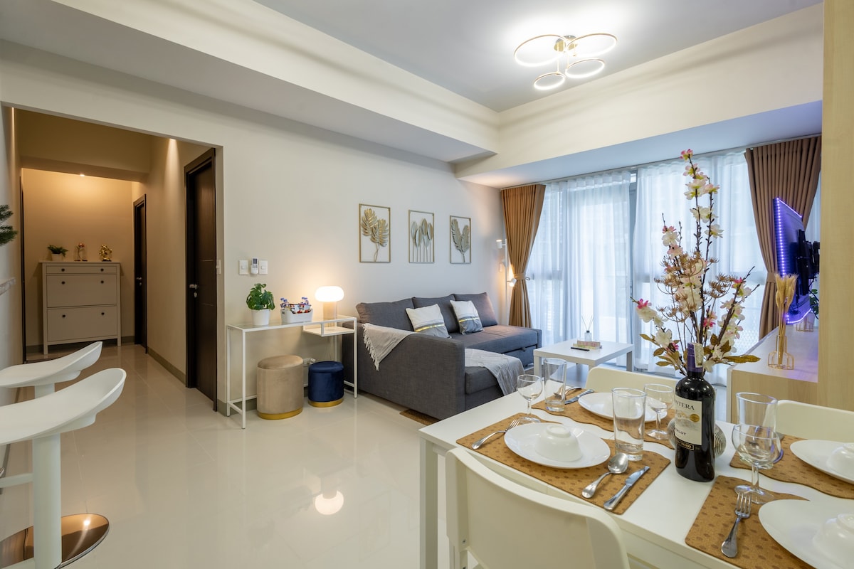 Executive 2-Bedroom + Maid’s room | BGC (90sqm)