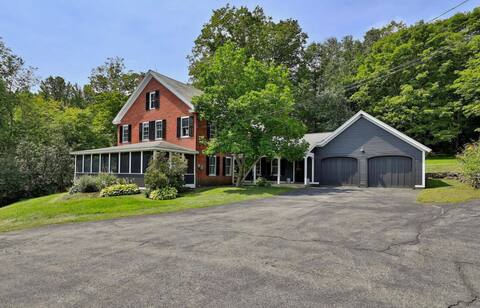 Maple Leaf Manor - a modern 1864 Farmhouse