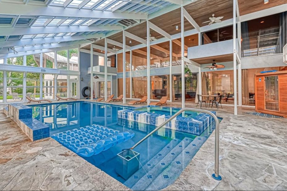 Luxusvillen de Conroe - Heated Pool, Sauna, Gym
