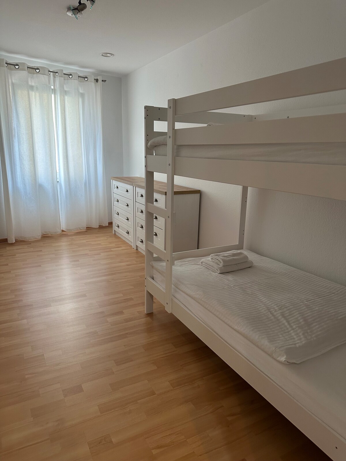 Schöne 
4-Zimmerwohnung 
für maximal 5 Personen