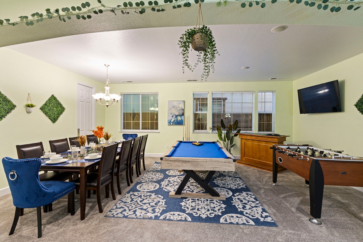 5BD/4.5BA Home w/ Pool Table, BBQ, Theater, Games!