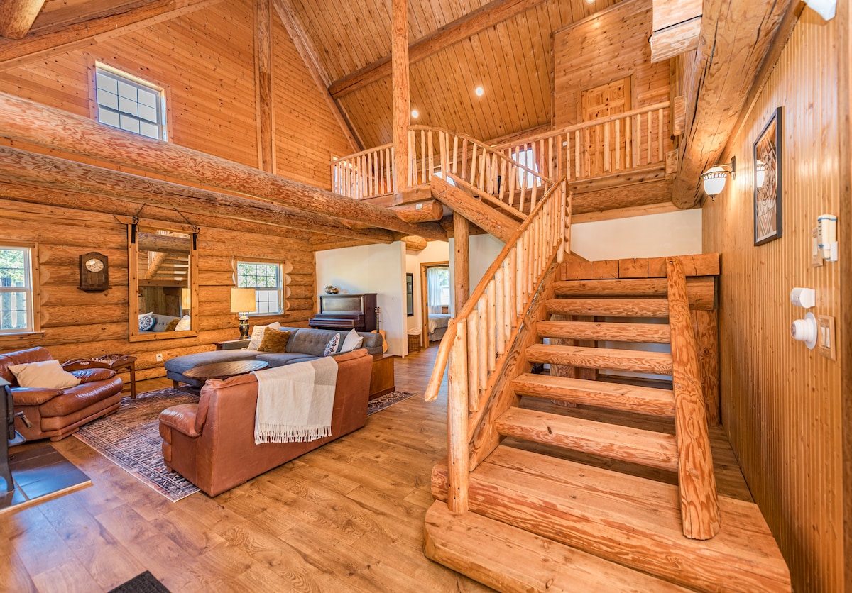 Greywolf Log Cabin with panoramic mountain views