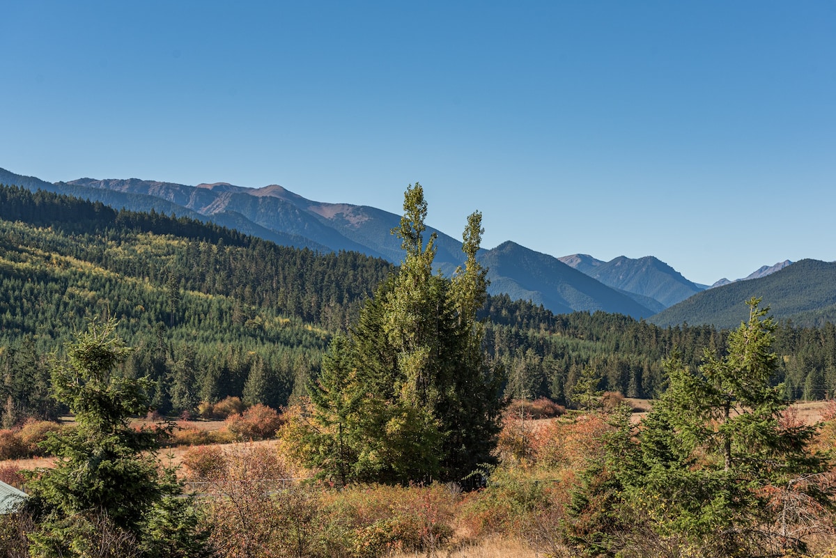 Greywolf Log Cabin with panoramic mountain views