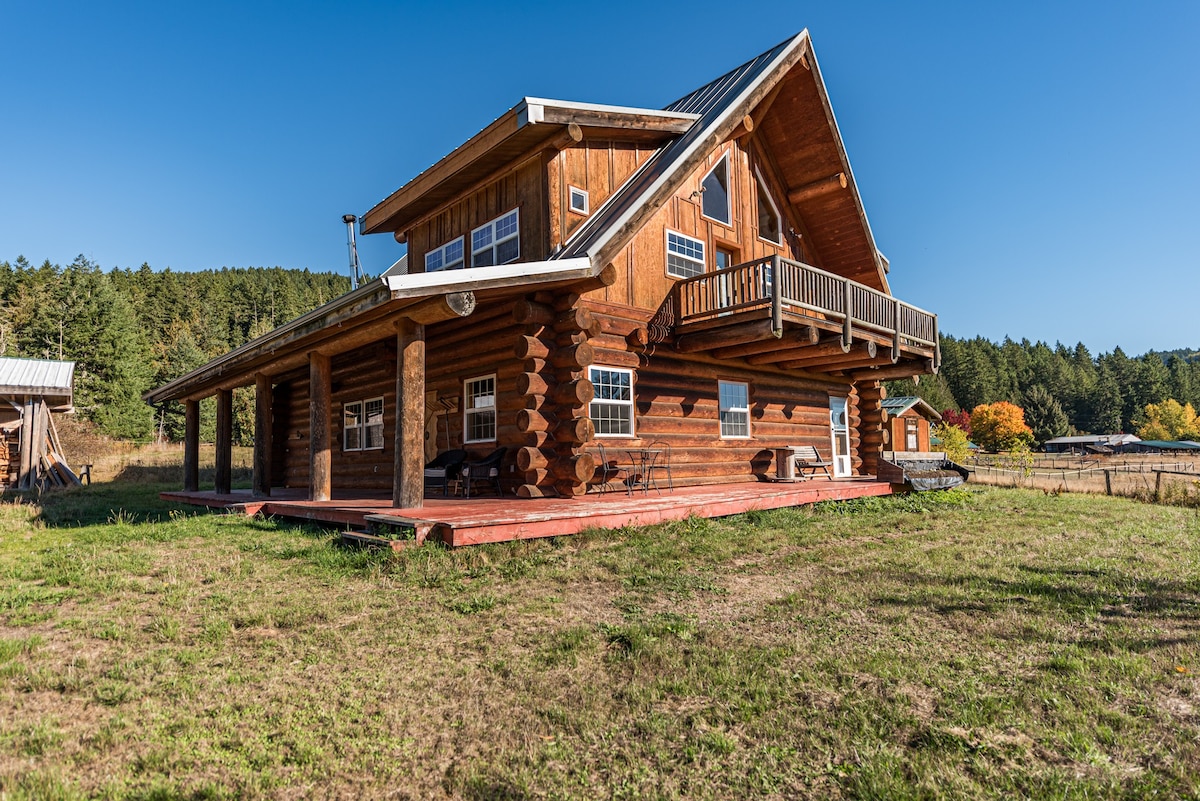 Greywolf Log Cabin with panoramic mountain views