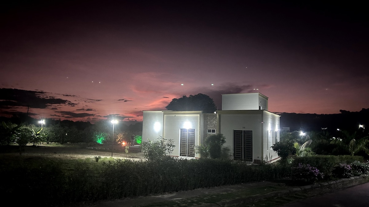 Casa con vista a las montañas, cerca a Neiva.