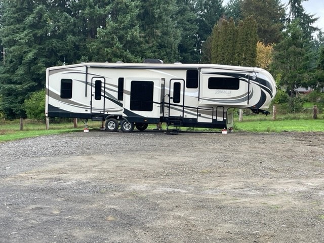 Cozy 42' Glamper in the Country!