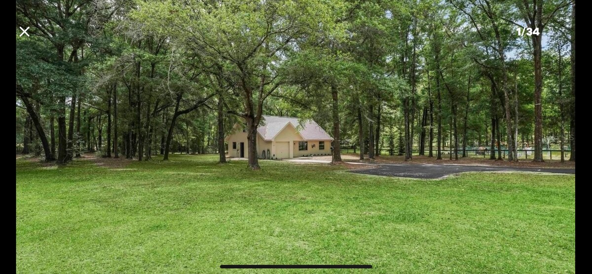 Charming Ocala Retreat, only 1.5 miles from WEC!