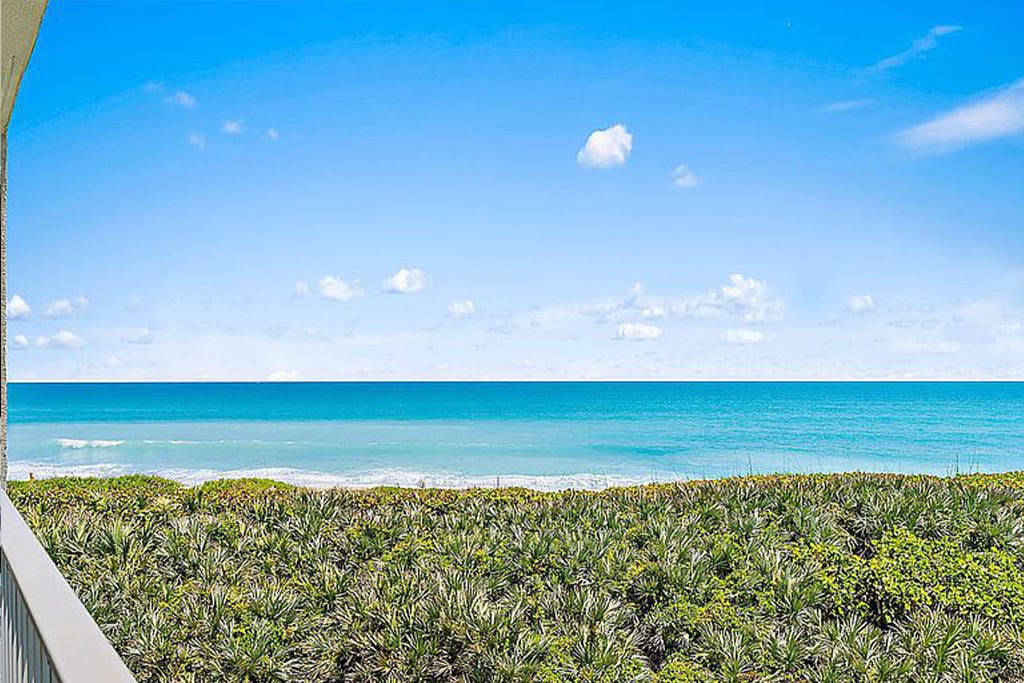 Oceanfront View! Relax + Unwind