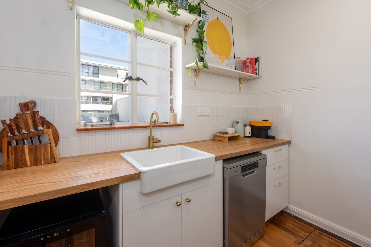 Charming Art Deco Unit in East Melbourne