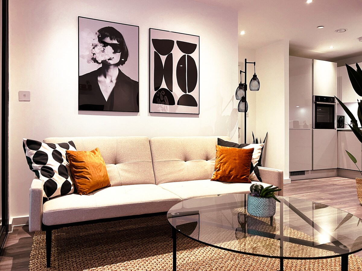 Luxe London Pad: with Free Parking!