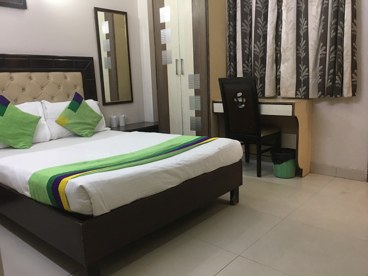 Single pax Hotel Room near karol bagh metro