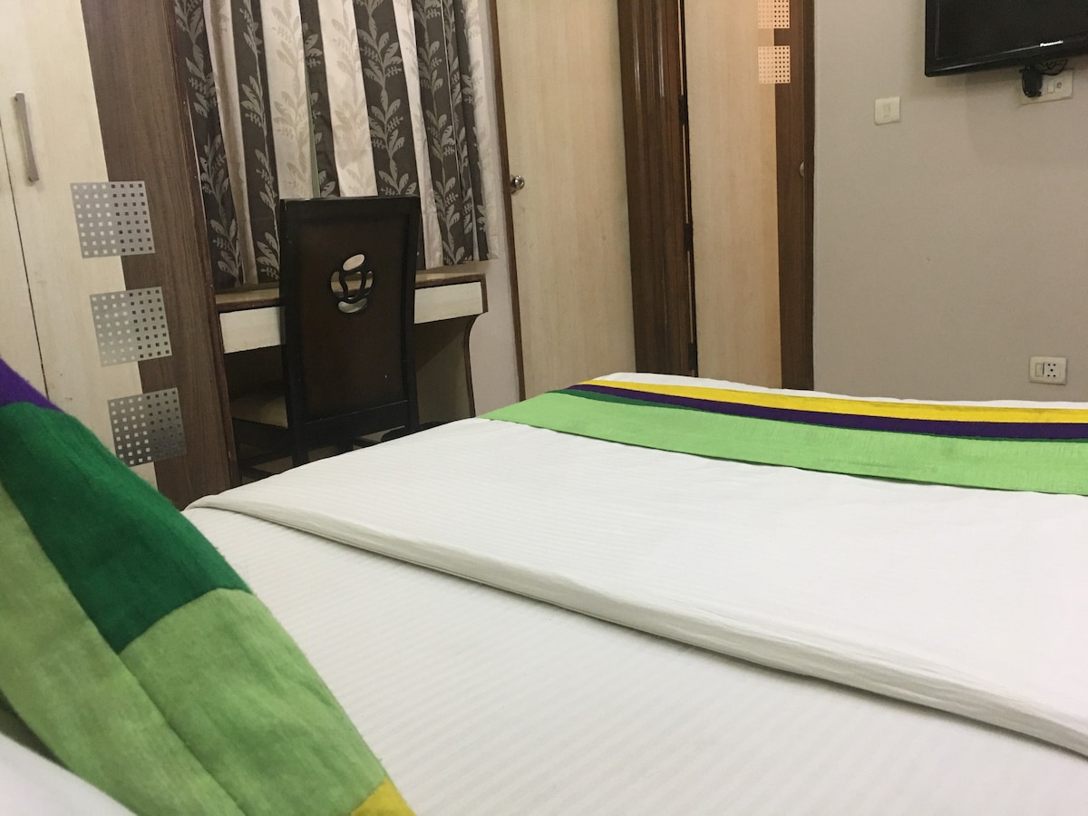 Single pax Hotel Room near karol bagh metro