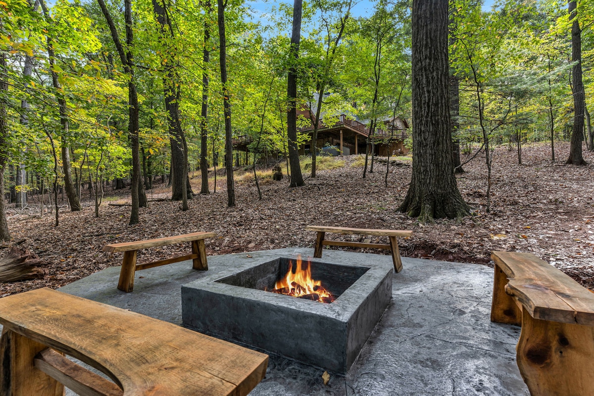 Star Gazer Luxury A-Frame Wood Cabin. Near Harrisb