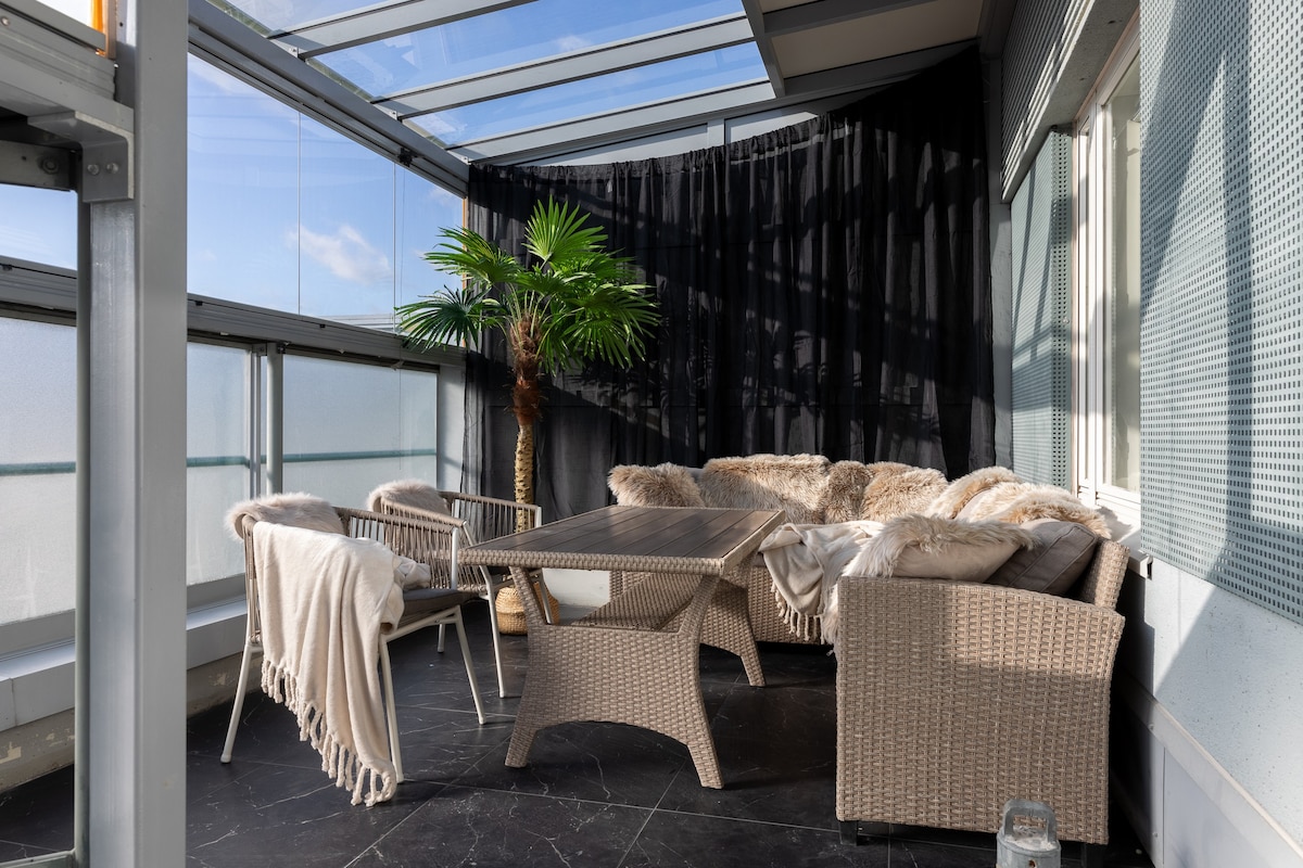 Penthouse with roof terrace!