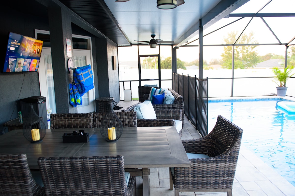 Relax in Heated Saltwater Pool w/ Screened Lanai