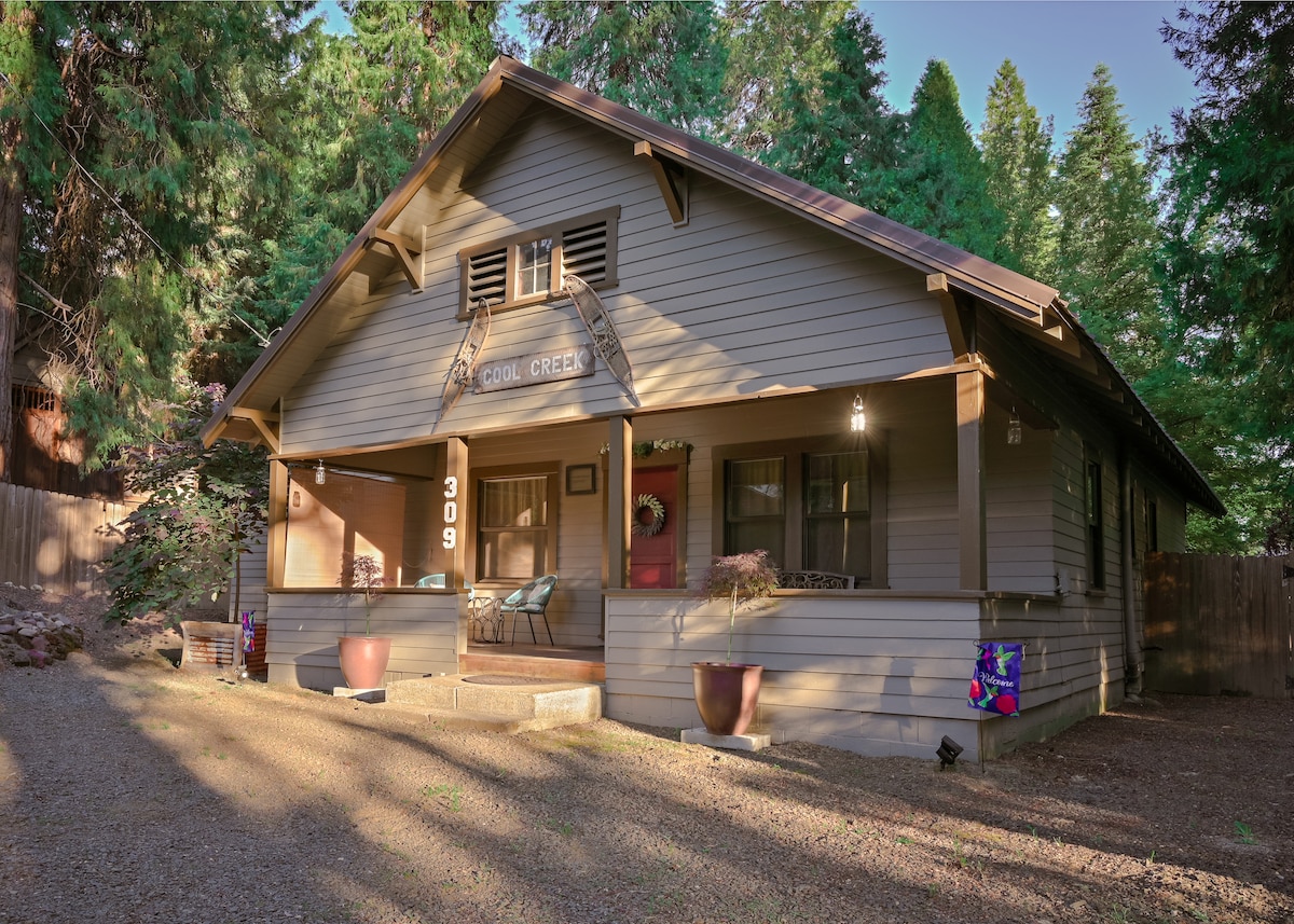 Upper Rogue Cool Creek Cottage