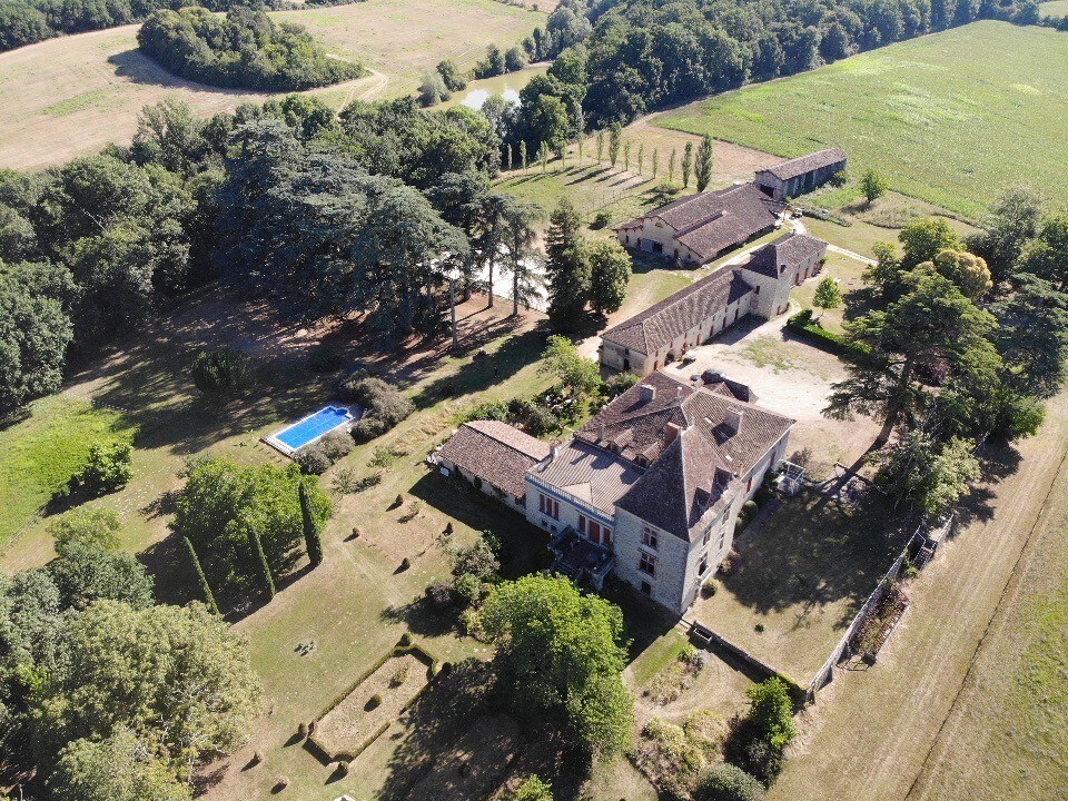 House with spa in the heart of an estate