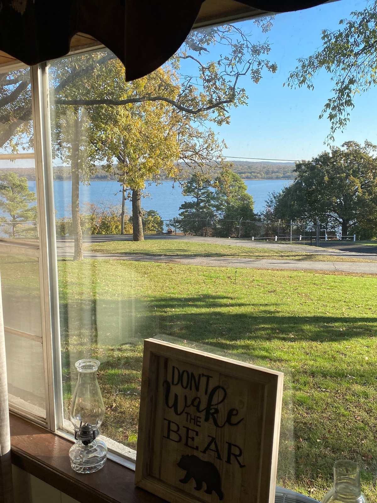 Ft Gibson Lake Cabin with a view