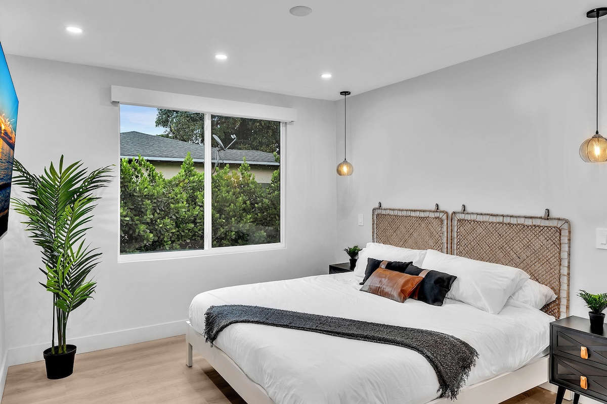 Modern, Remodeled Miami Shores House | Sleeps 8!