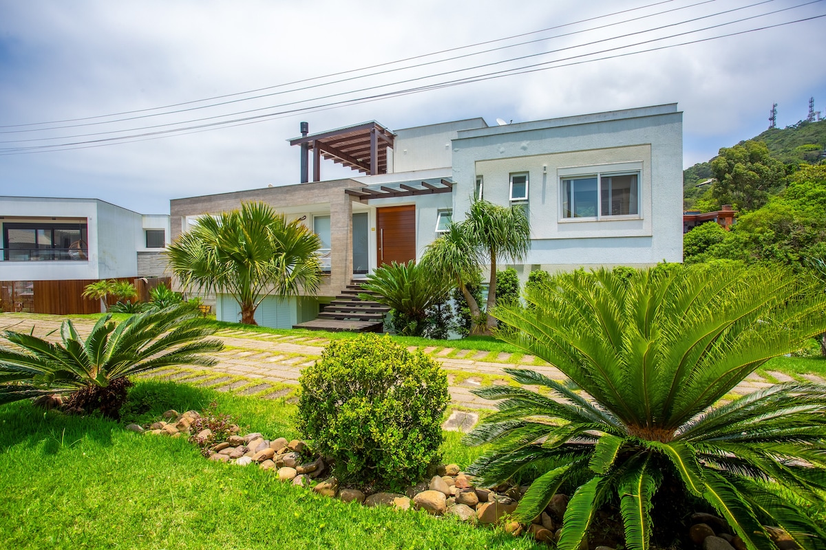 Casa com Vista para o Mar em Condomínio Fechado