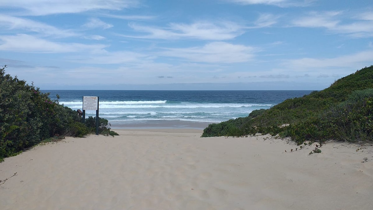 Beach cottage, walk to the beach