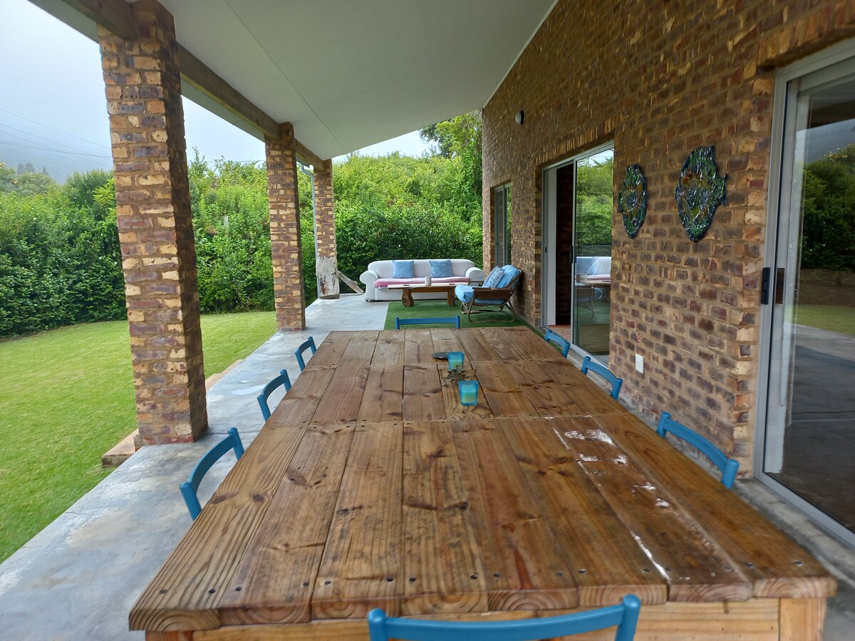 Beach cottage, walk to the beach