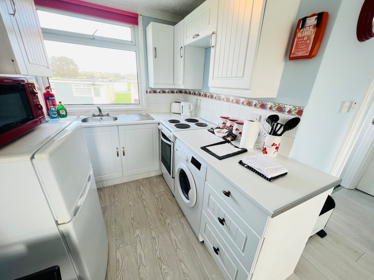 2 Bedroom Chalet SB41, Dog Friendly, Isle of Wight