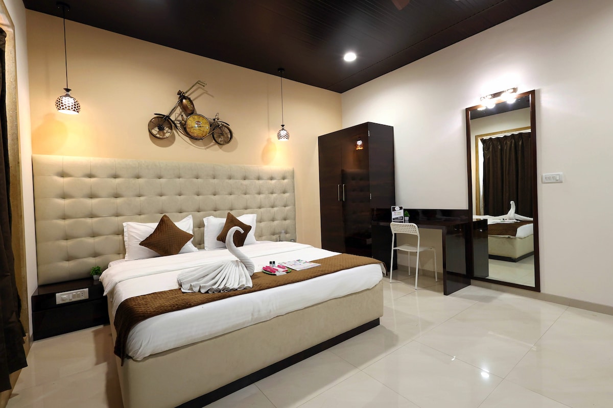 Serenity 1 Room with Pool/Wifi/Barbeque- Lonavala